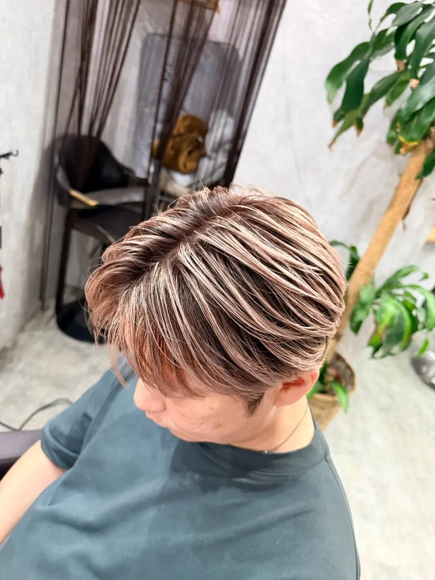 ショート カラー メンズ メンズバレイヤージュ メンズハイトーン バレイヤージュ ハイトーンカラー レイヤーカット ヘアカラー C'LD Hair トモヤのヘアスタイル