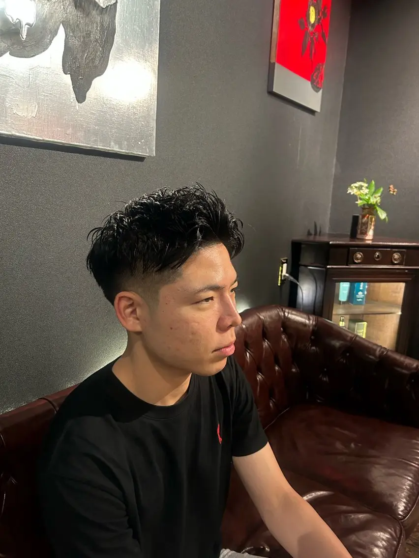 ショート パーマ ヘアアレンジ メンズ フェードカット 大崎 慎也のヘアスタイル