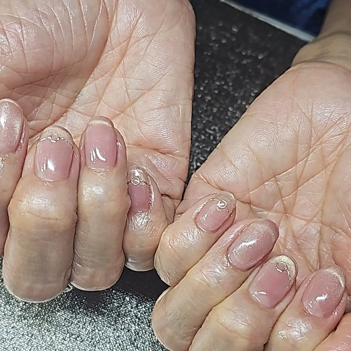 ネイル ゴールド マグネットネイル ニュアンスネイル salon de  Princessのネイルデザイン