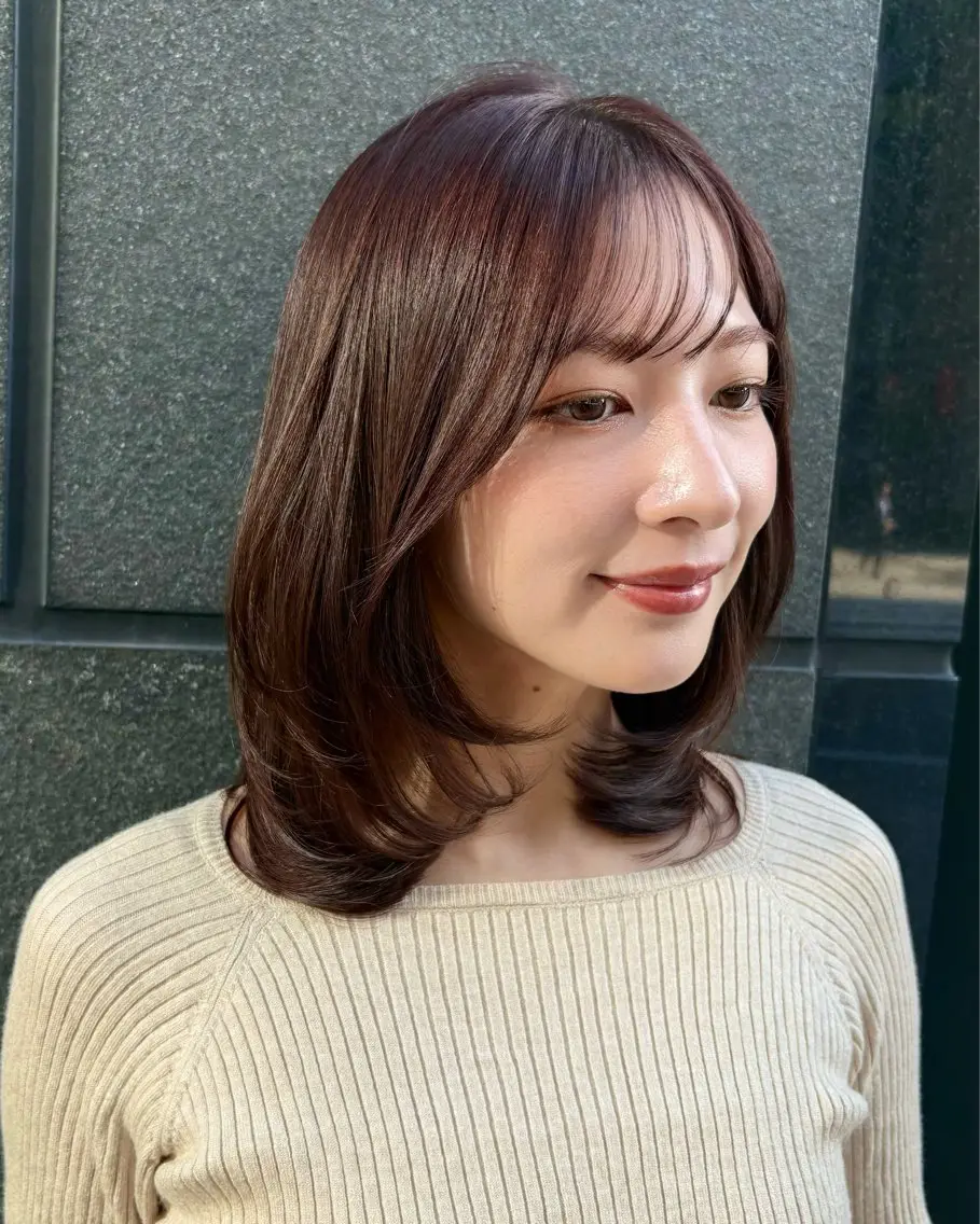 ミディアム カラー ブラウンカラー チョコレートブラウン レイヤーカット 外ハネヘア カット ヘアカラー トリートメント あやめ【顔まわり/レ イヤー/柔らかカラ】のヘアスタイル