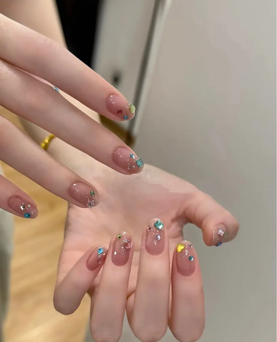 ネイル 持ち込み ストーンネイル ハンドネイル Liora nailのネイルデザイン
