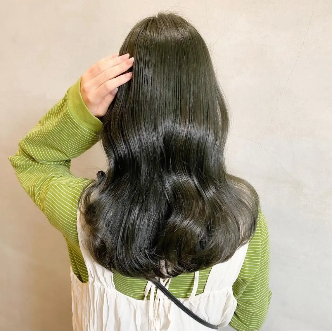 ロング カラー ベージュカラー オリーブベージュ 井上 美穂のヘアスタイル