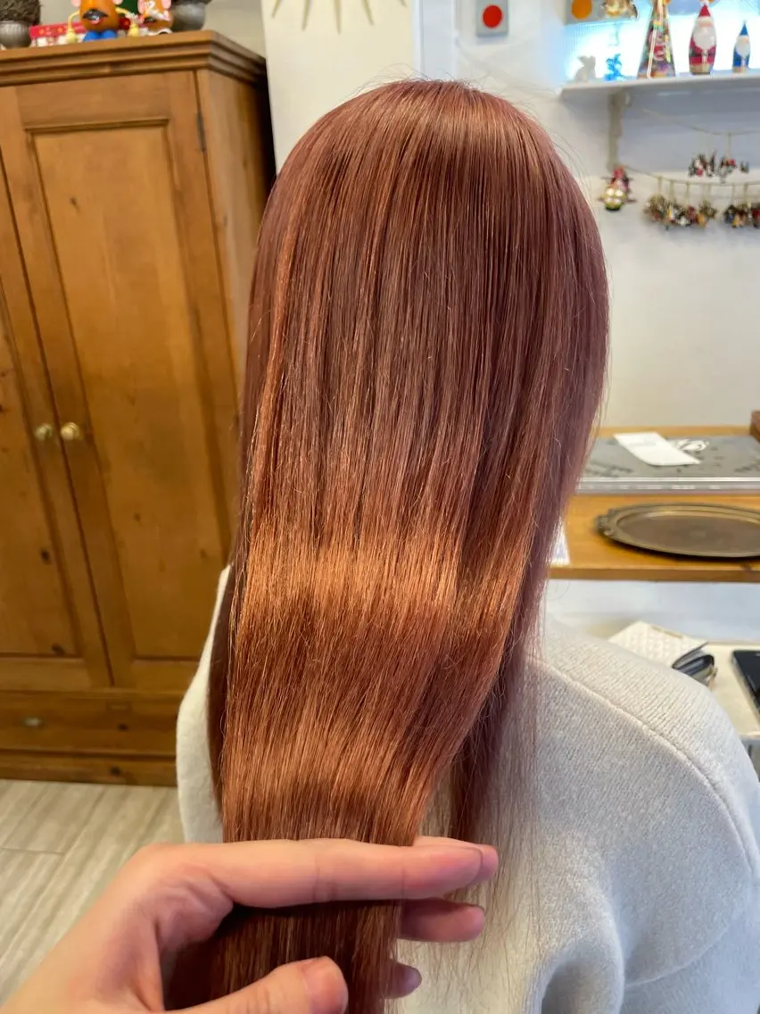 ミディアム カラー インナーカラー 推し ブリーチ 髪質改善のヘアスタイル