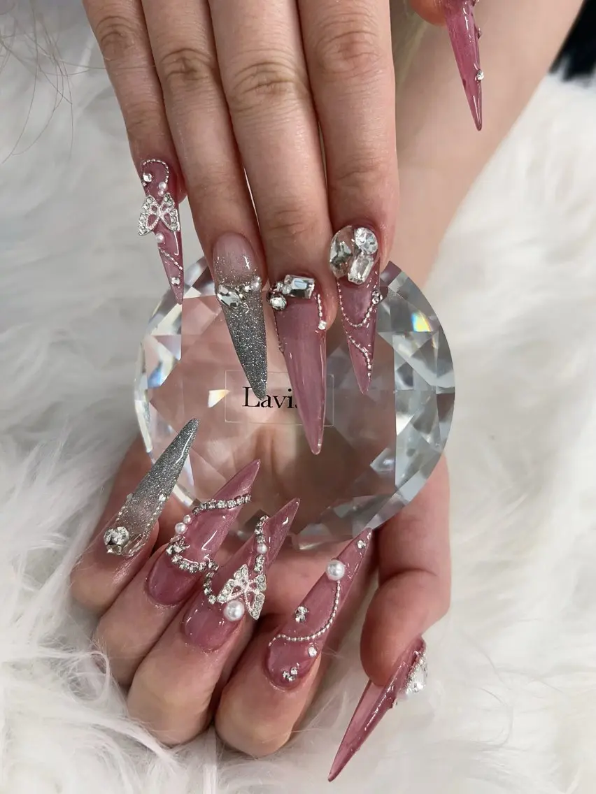 ロング ハンドネイル Lavia akaneのネイルデザイン