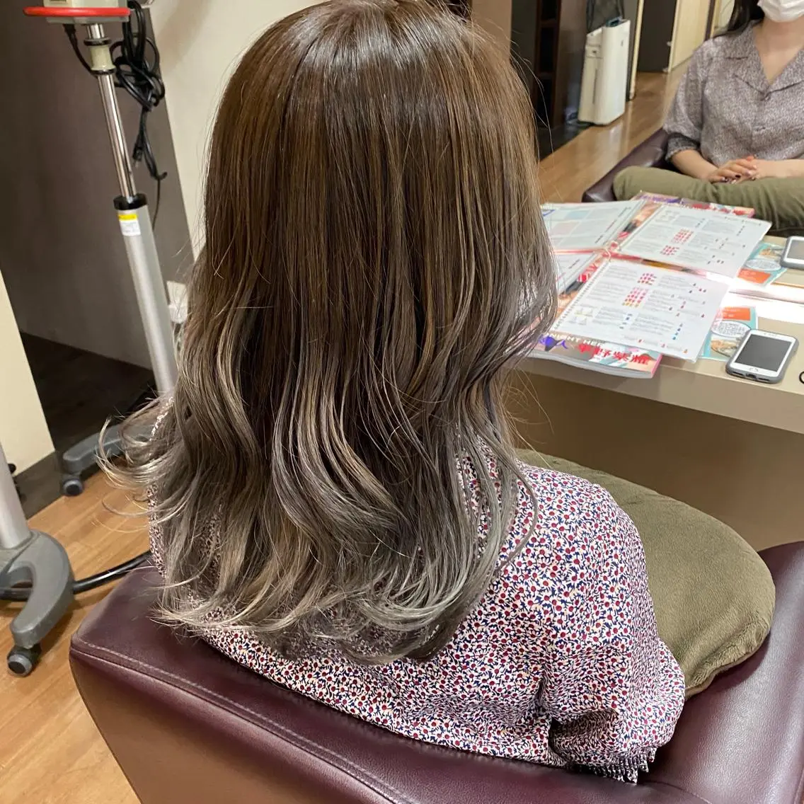 カラー ブリーチ グラデーションカラー 佐川 絢のヘアスタイル