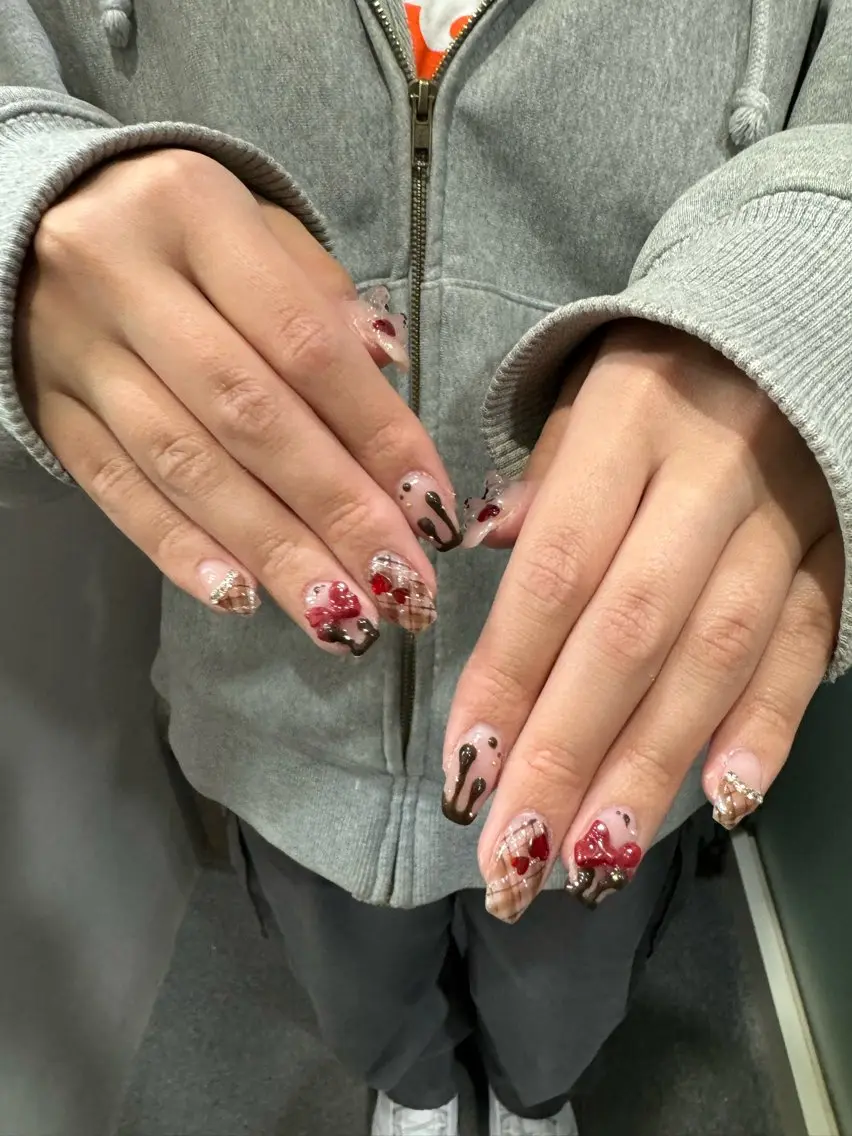 ネイル LAVISH 大和店 emi・:*+のネイルデザイン