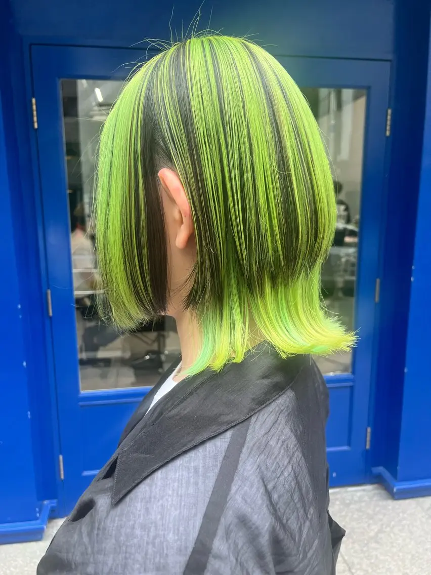ミディアム カラー デザインカラー カット ヘアカラー 🎀♥️推しカラー tomoka💜🍭のヘアスタイル