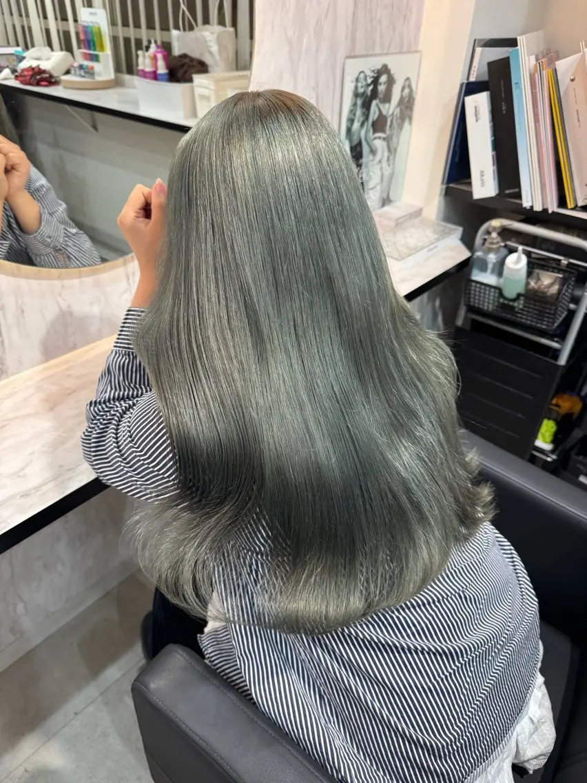 ロング カラー 🎀 ブリーチ NANAMI🎀のヘアスタイル