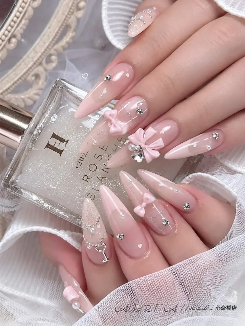 ネイル アートネイル ボルドー 長さ出し ハロウィン キラキラネイル ハンドネイル ハンドケア Mina Aurea Nailのネイルデザイン