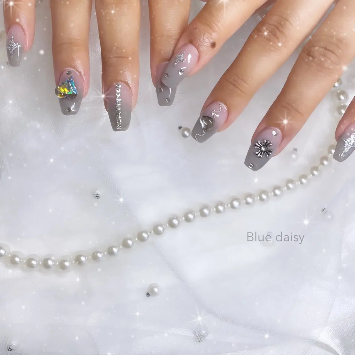ネイル ピンク スカルプネイル ハンドネイル Blue daisy RIN🎀のネイルデザイン