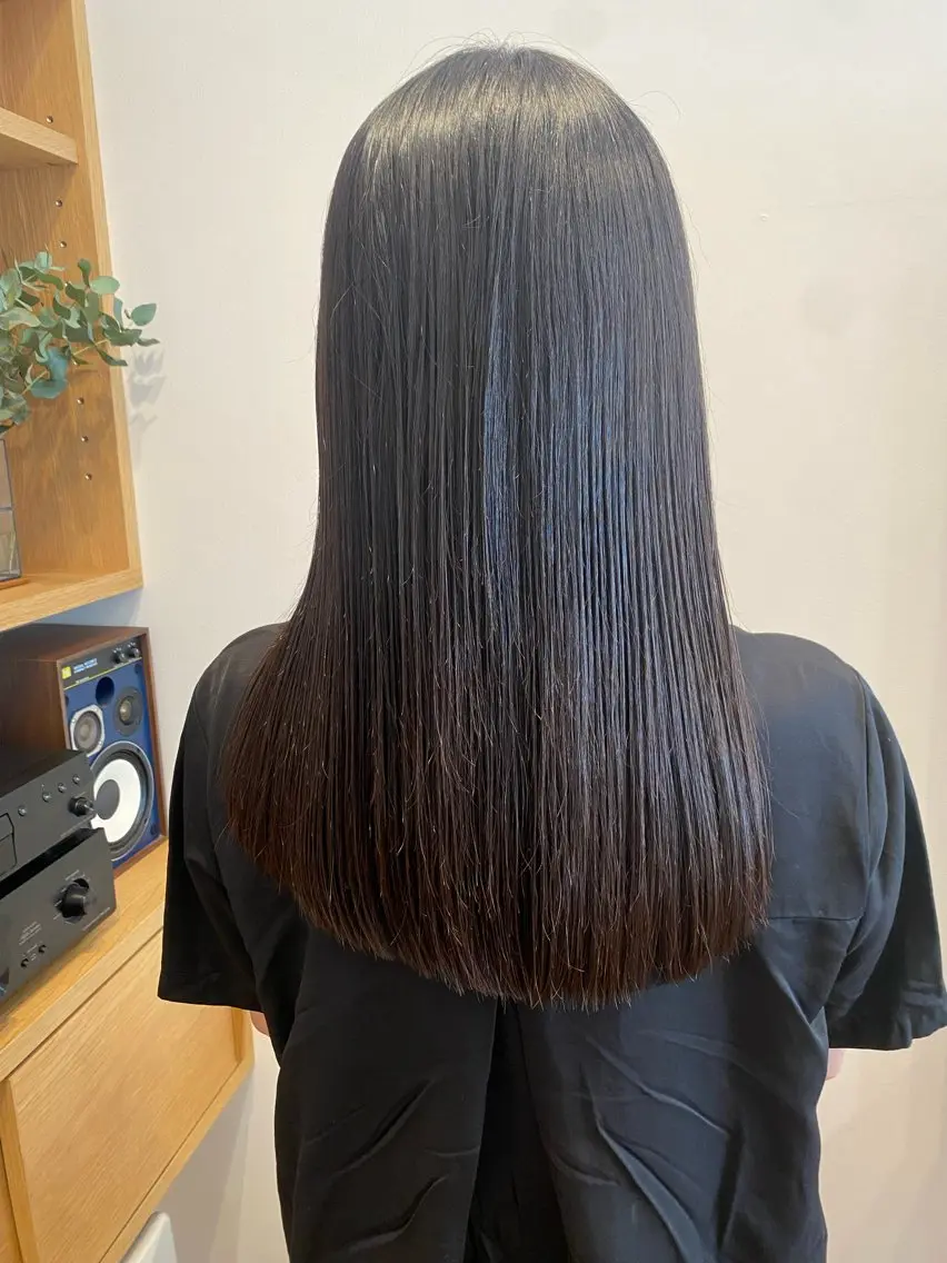 ロング ロング オン眉 伊藤 優花のヘアスタイル