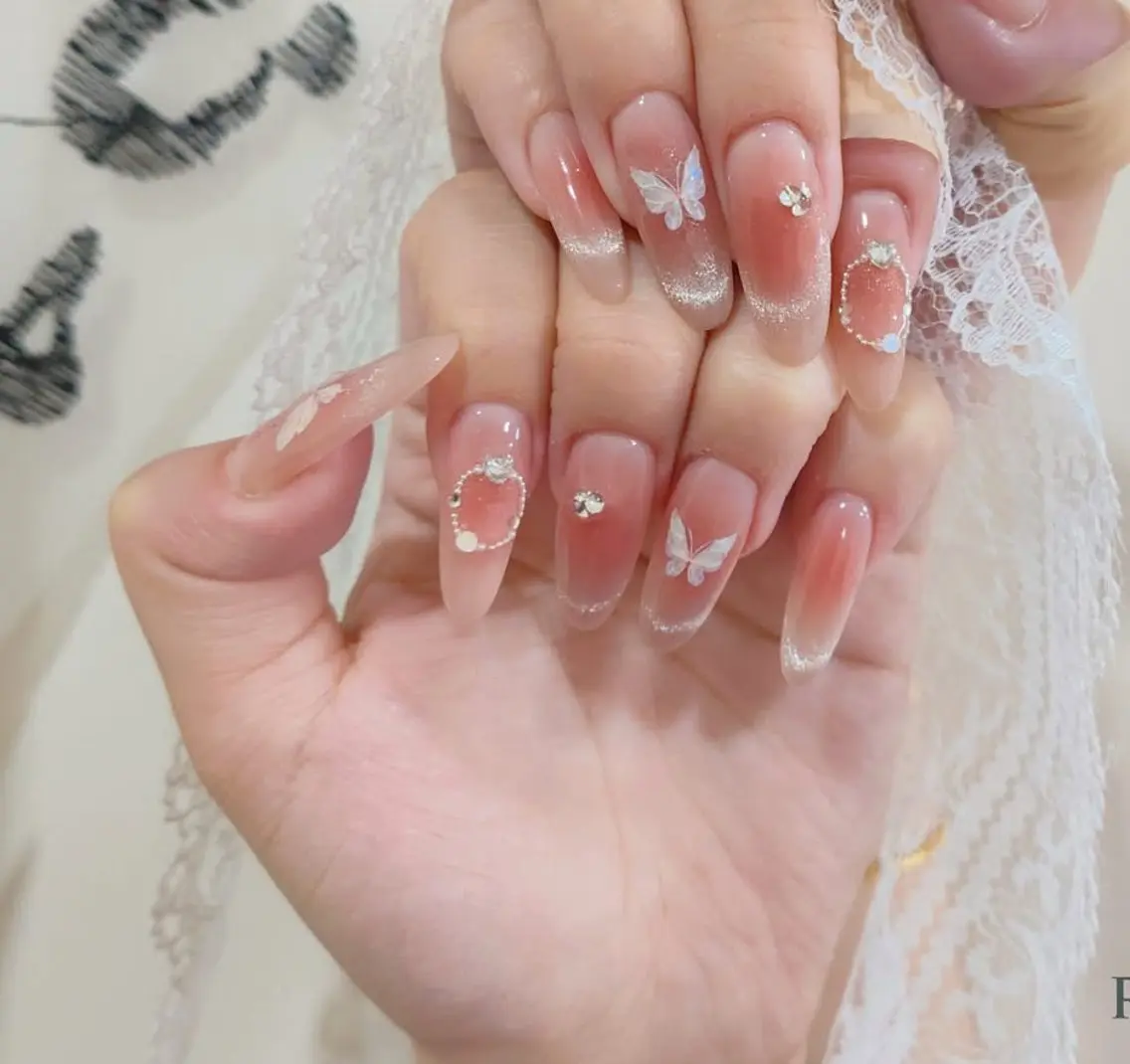 ネイル アートネイル オーロラネイル チークネイル フレンチネイル ガラスフレンチ ハンドネイル 🎀YooLi Nail salonのネイルデザイン