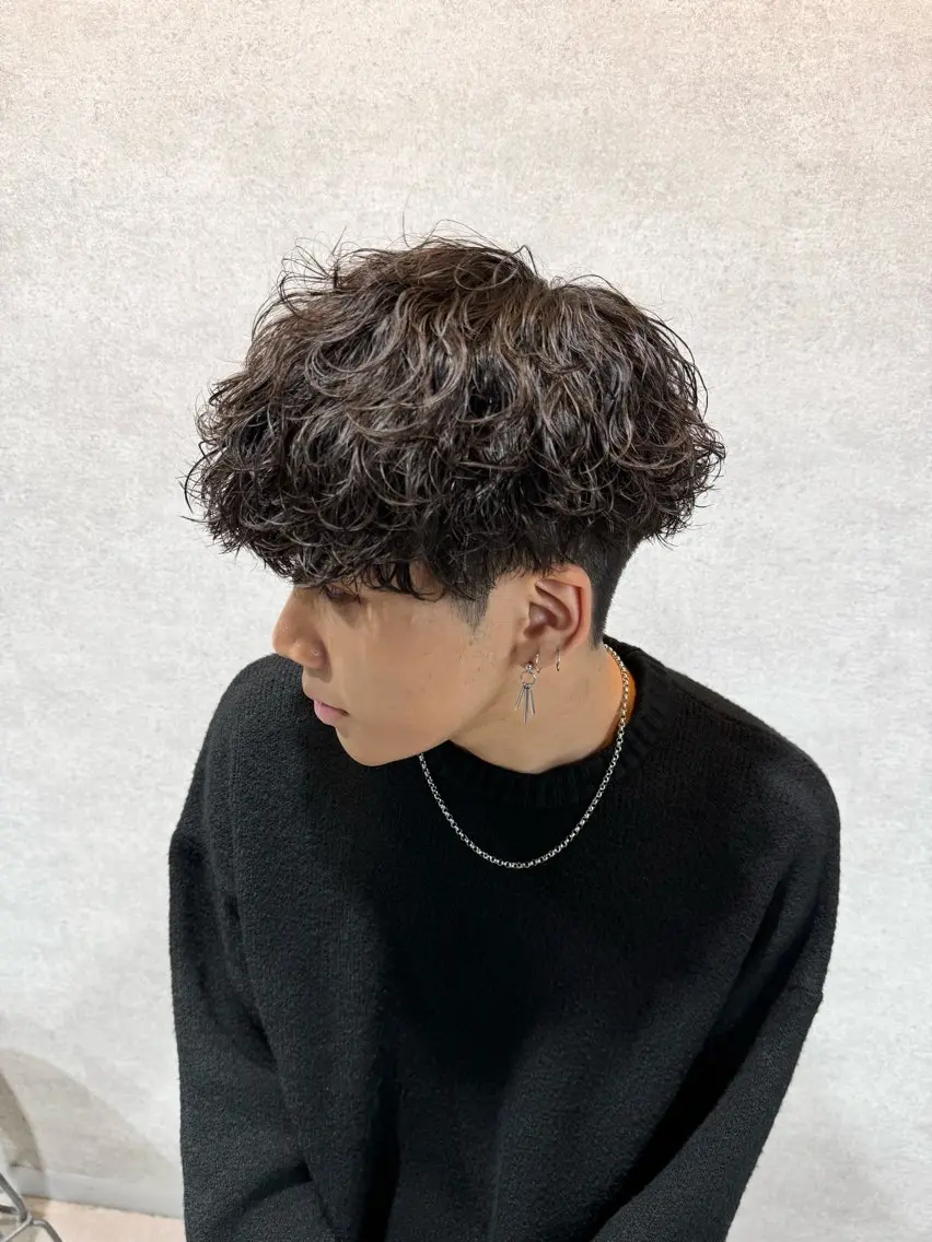 ショート カラー パーマ ヘアアレンジ メンズ センターパート メンズハイライト メンズメッシュ マッシュ メンズパーマ カット パーマ トリートメント ヘッドスパ ヘアセット 仕上がり満足度No. 1🔥BLUCK🔥のヘアスタイル
