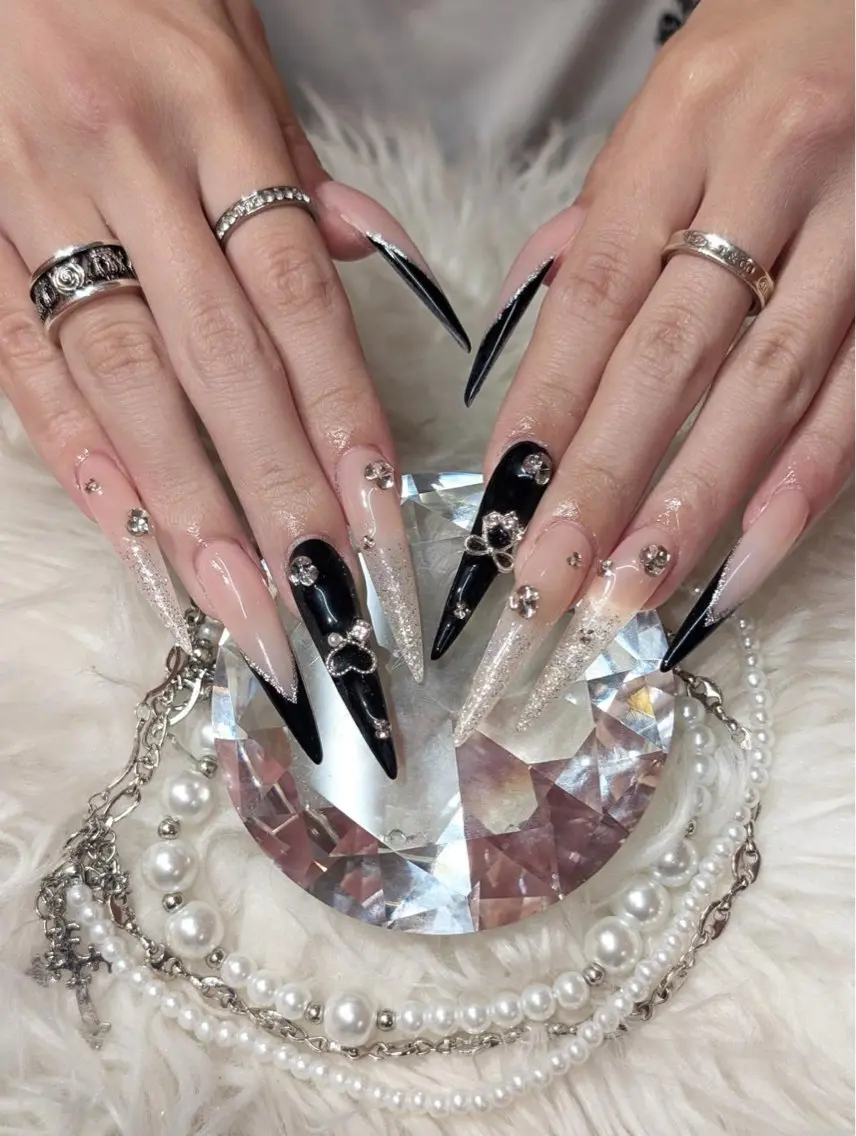 ネイル 長さ出し キラキラネイル 韓国ネイル ロングネイル ワンホンネイル ハンドネイル Josie nail salonのネイルデザイン