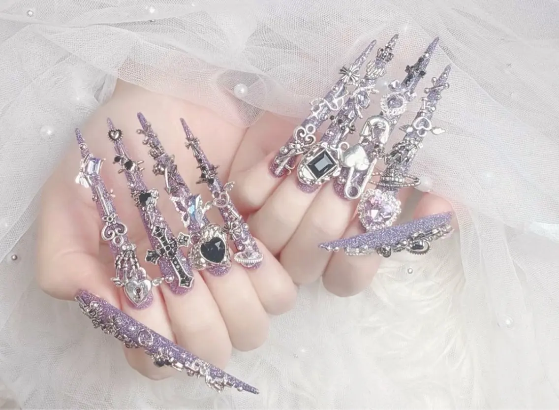 ネイル アートネイル ボルドー フレンチネイル ジェルネイル 氷ネイル・うるうるネイル ハンドネイル Julie NailSalonのネイルデザイン