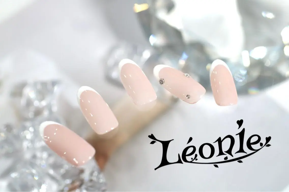 ネイル フレンチネイル Leonie やまざきのネイルデザイン