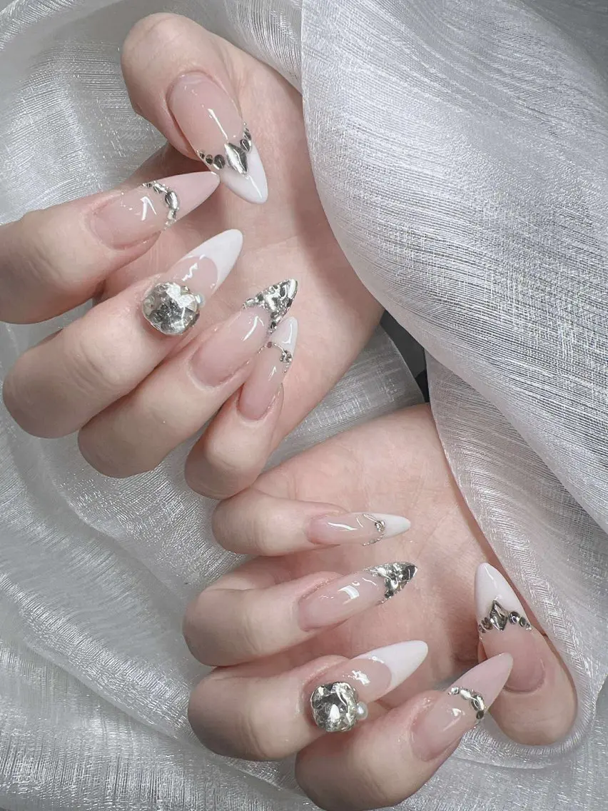 ネイル 長さ出し グラデーション 卒業式 キラキラネイル マグネットネイル ハンドネイル Lee Nailsのネイルデザイン