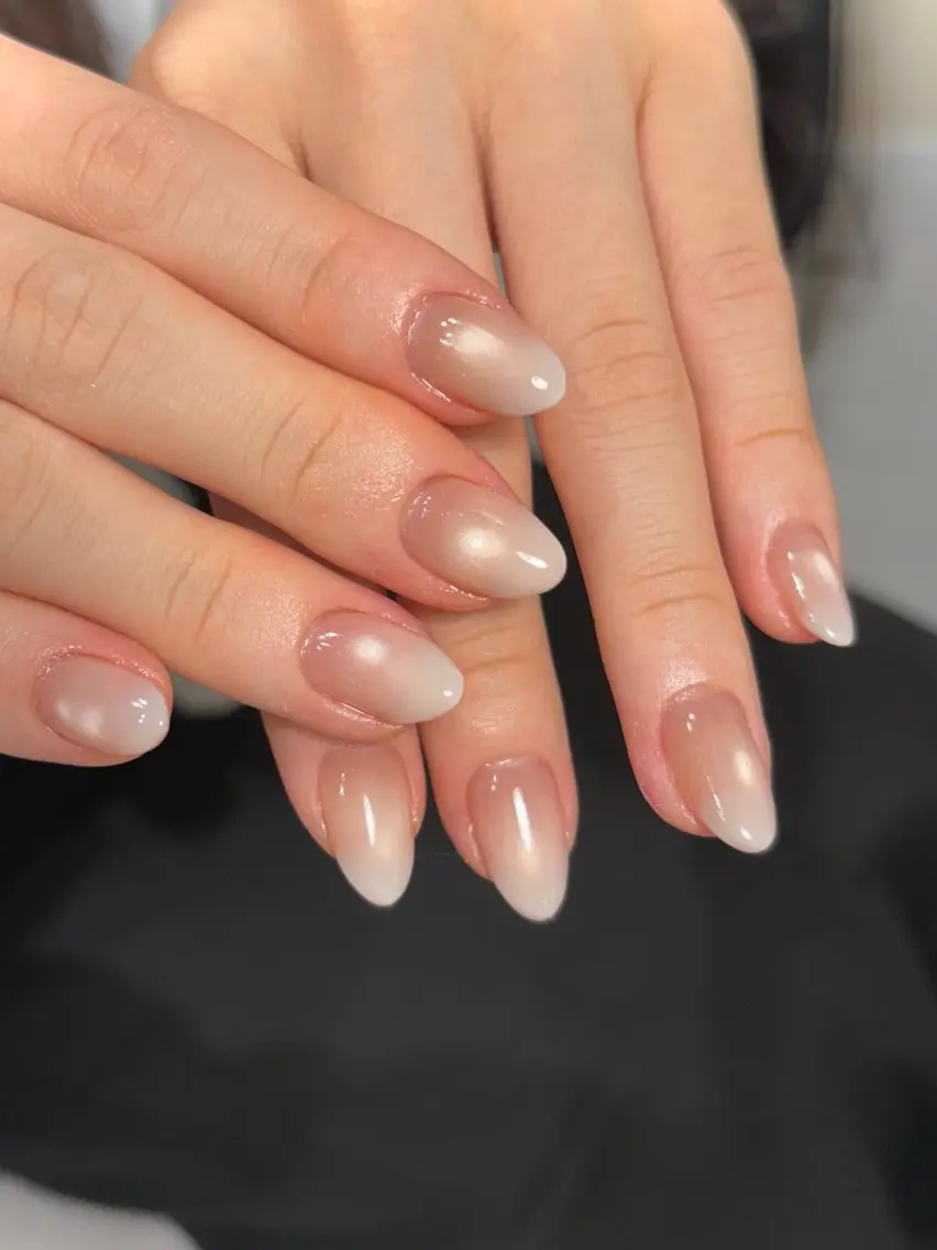 ネイル グラデーション マグネットネイル ホワイト lou nailのネイルデザイン