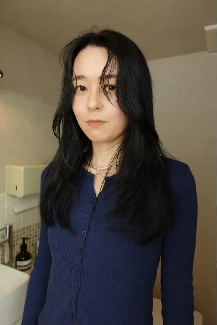 ロング 顔周りレイヤーカット ブリーチminamiのヘアスタイル