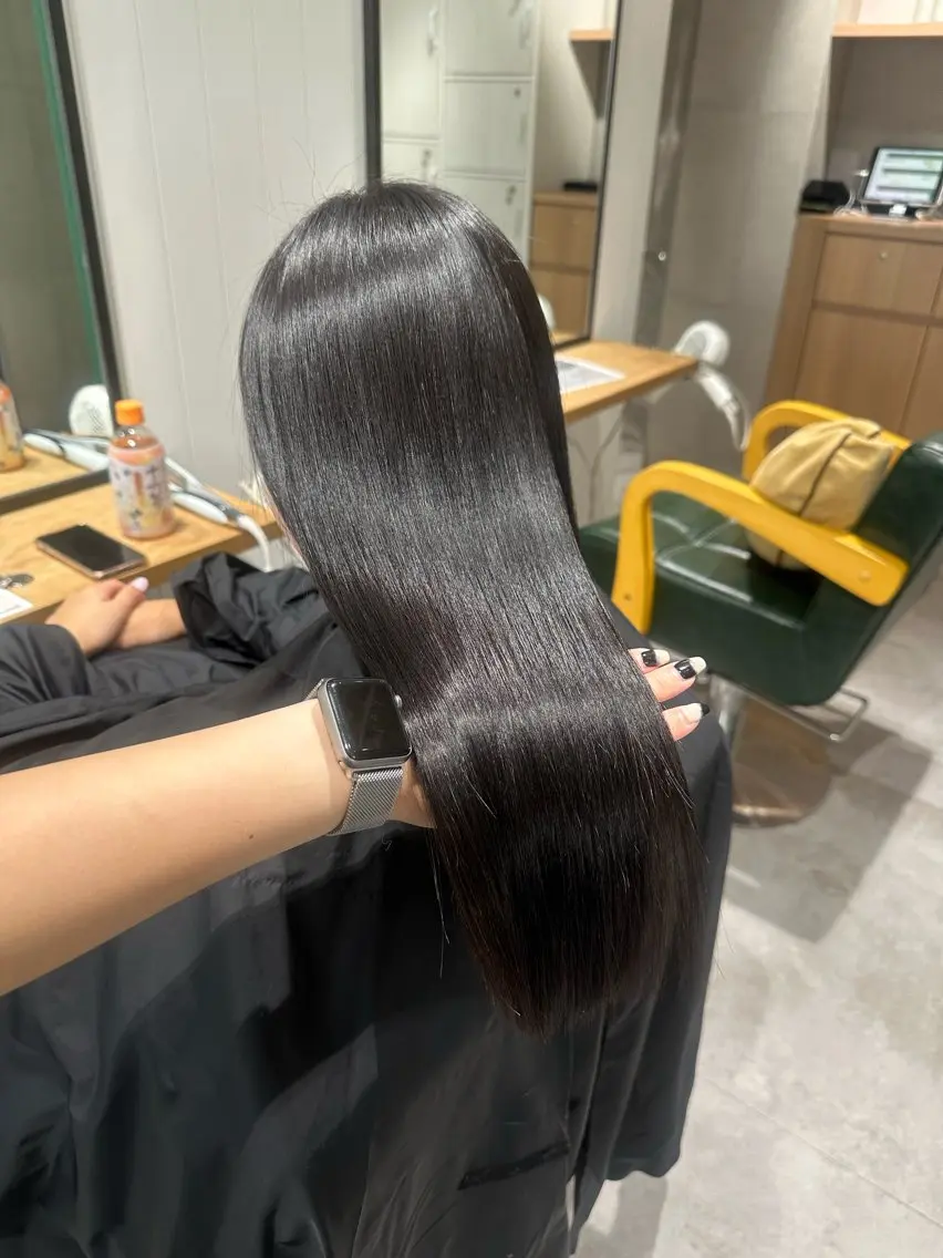 セミロング カット トリートメント 髪質改善 イオリのヘアスタイル
