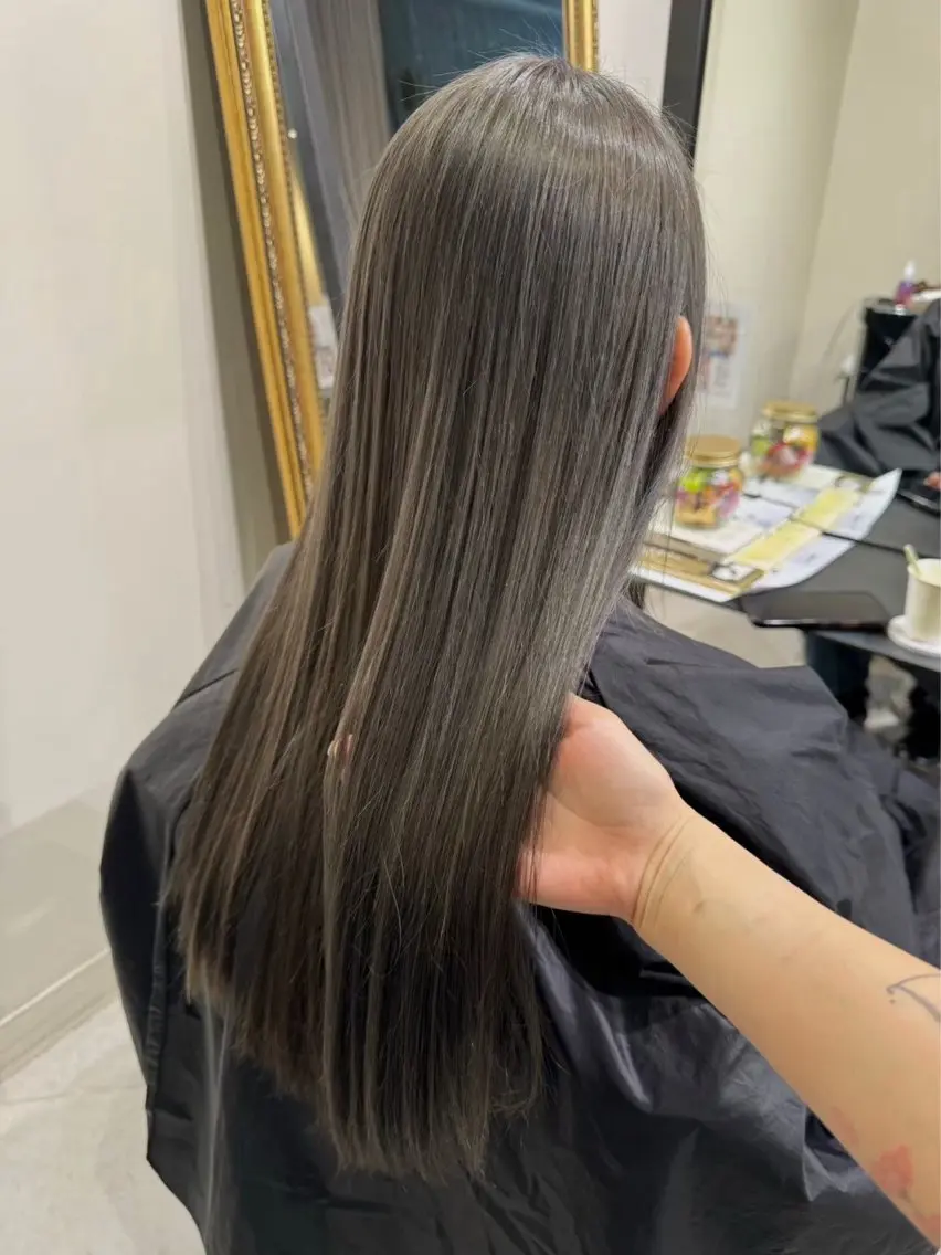 ロング カラー ブリーチ オリーブカラー オレンジ 韓国🎀中明度カラー リストSAKURAのヘアスタイル