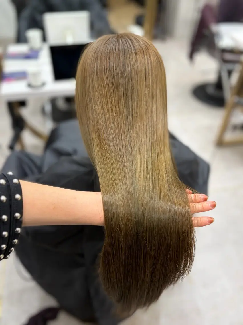 ロング カラー ベージュカラー ブリーチ 透明感カラー ダブルカラー ブリーチなしカラー ヘアカラー みのりハイトーン デザインカラーのヘアスタイル