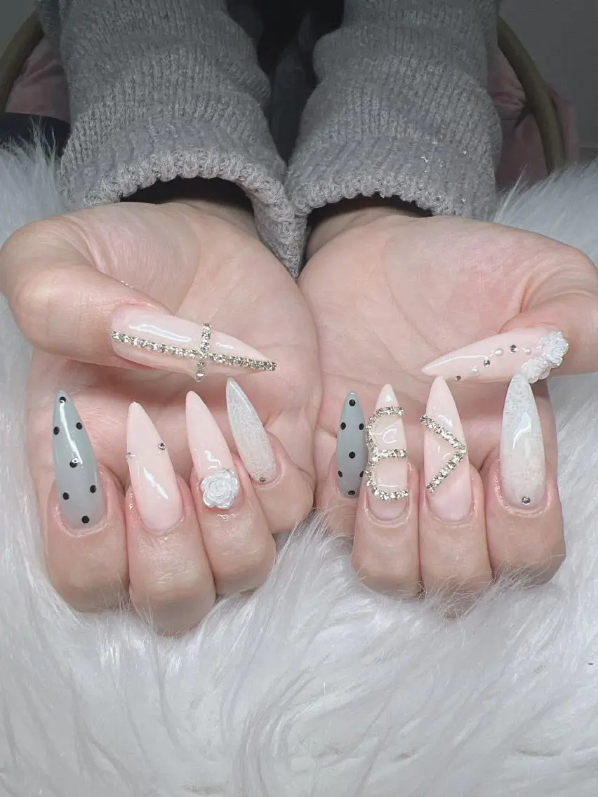 ネイル 長さ出し グラデーション 卒業式 キラキラネイル マグネットネイル Lee Nailsのネイルデザイン