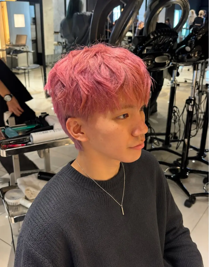 カラー メンズ メンズブリーチ ブリーチ 透明感カラー ピンクカラー ヘアカラー かわの しょーまのヘアスタイル