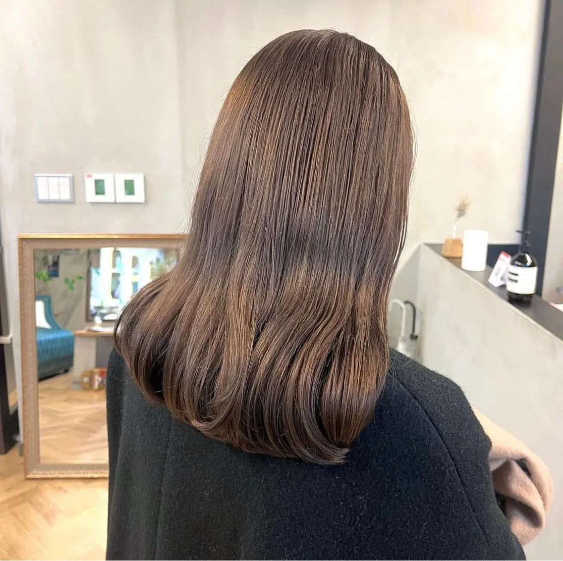 セミロング カラー パーマ ヘアアレンジ メンズ キッズ ネイル マツエク・マツパ アイブロウ カット ヘアカラー トリートメント 前川 朋香のヘアスタイル