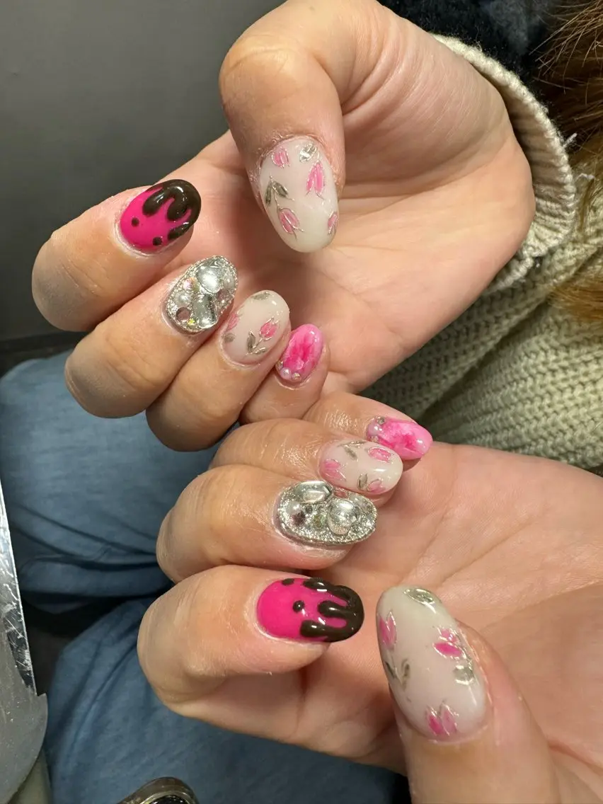 ネイル LAVISH 大和店 emi・:*+のネイルデザイン