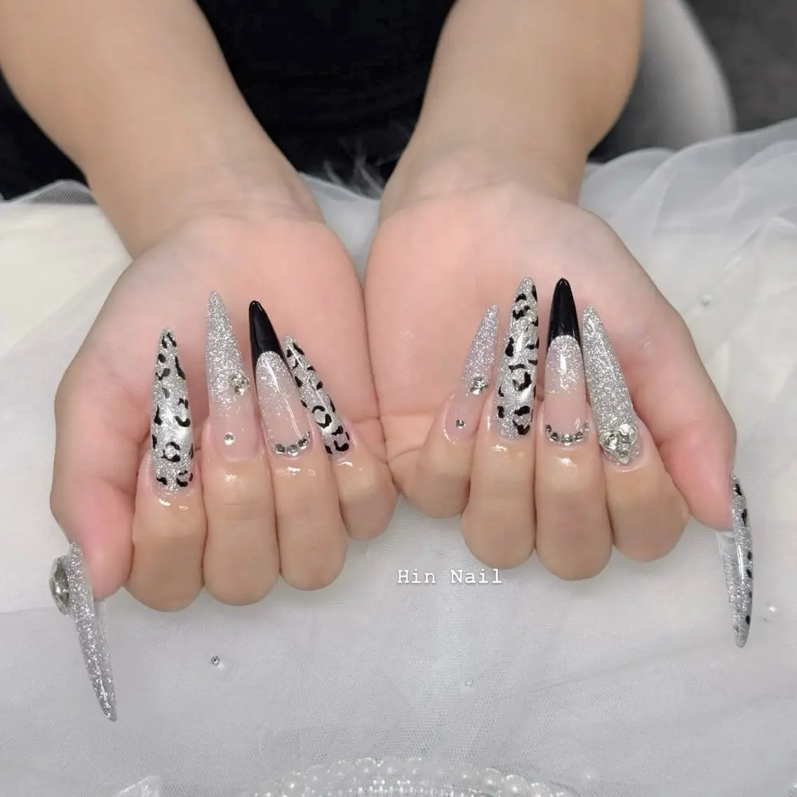 ネイル チークネイル ドット フットネイル フレンチネイル グラデーション ハンドネイル HIN NAILのネイルデザイン