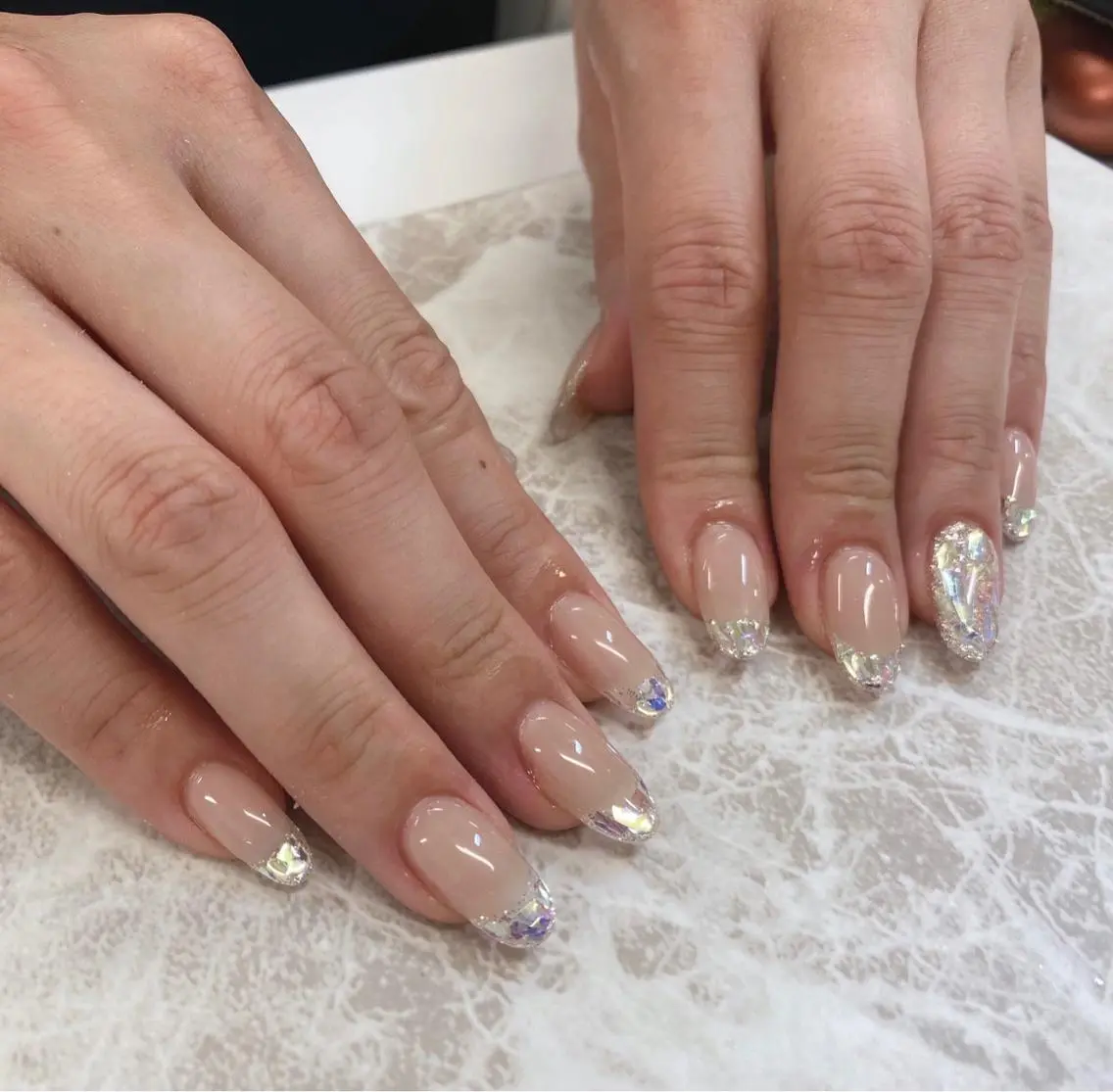 ネイル 長さ出し フレンチネイル ガラスフレンチ キラキラネイル シンプルネイル ハンドネイル salon Lilouのネイルデザイン