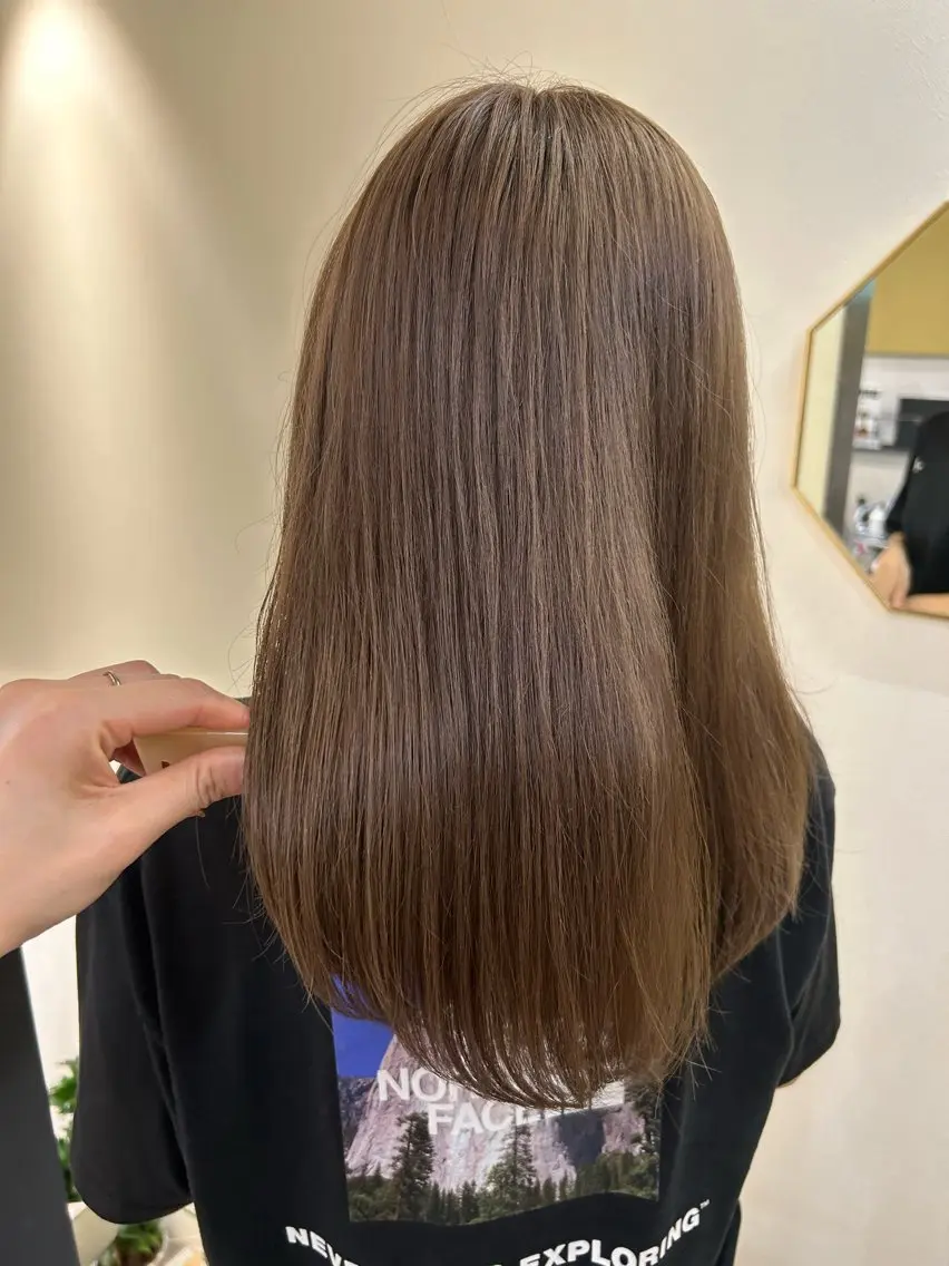 セミロング カラー ベージュカラー ブリーチ カット ヘアカラー トリートメント hubhair レイヤー/透明感のヘアスタイル