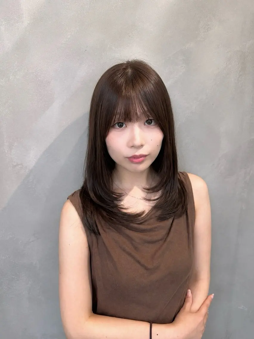 ミディアム カラー ミディアムレイヤー ブラウンカラー 顔まわりレイヤー 韓国風ヘア レイヤーカット カット ヘアカラー トリートメント レイヤーカット/透明 感カラー/遠藤惟斗のヘアスタイル