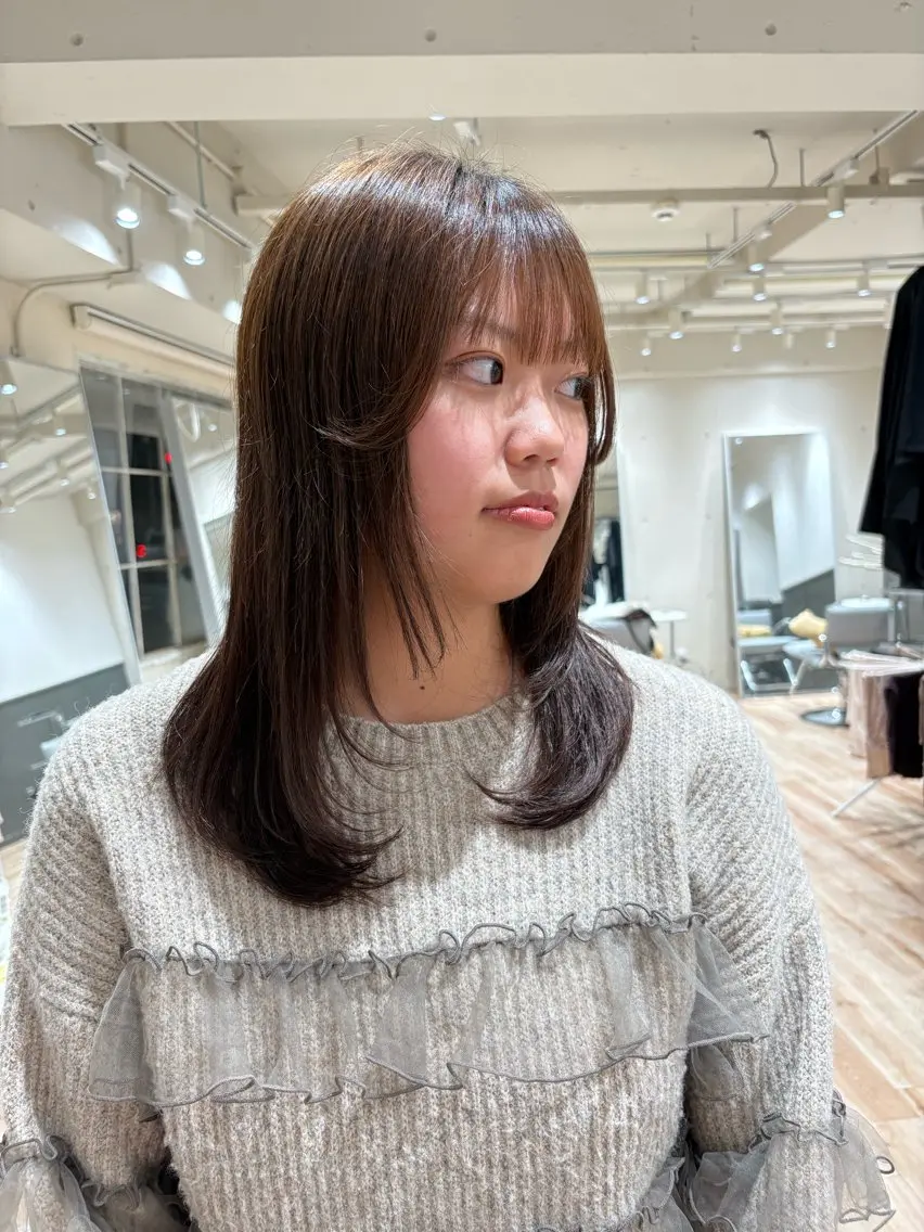 セミロング 顔周りカット レイヤーカット 与那嶺 亜美のヘアスタイル