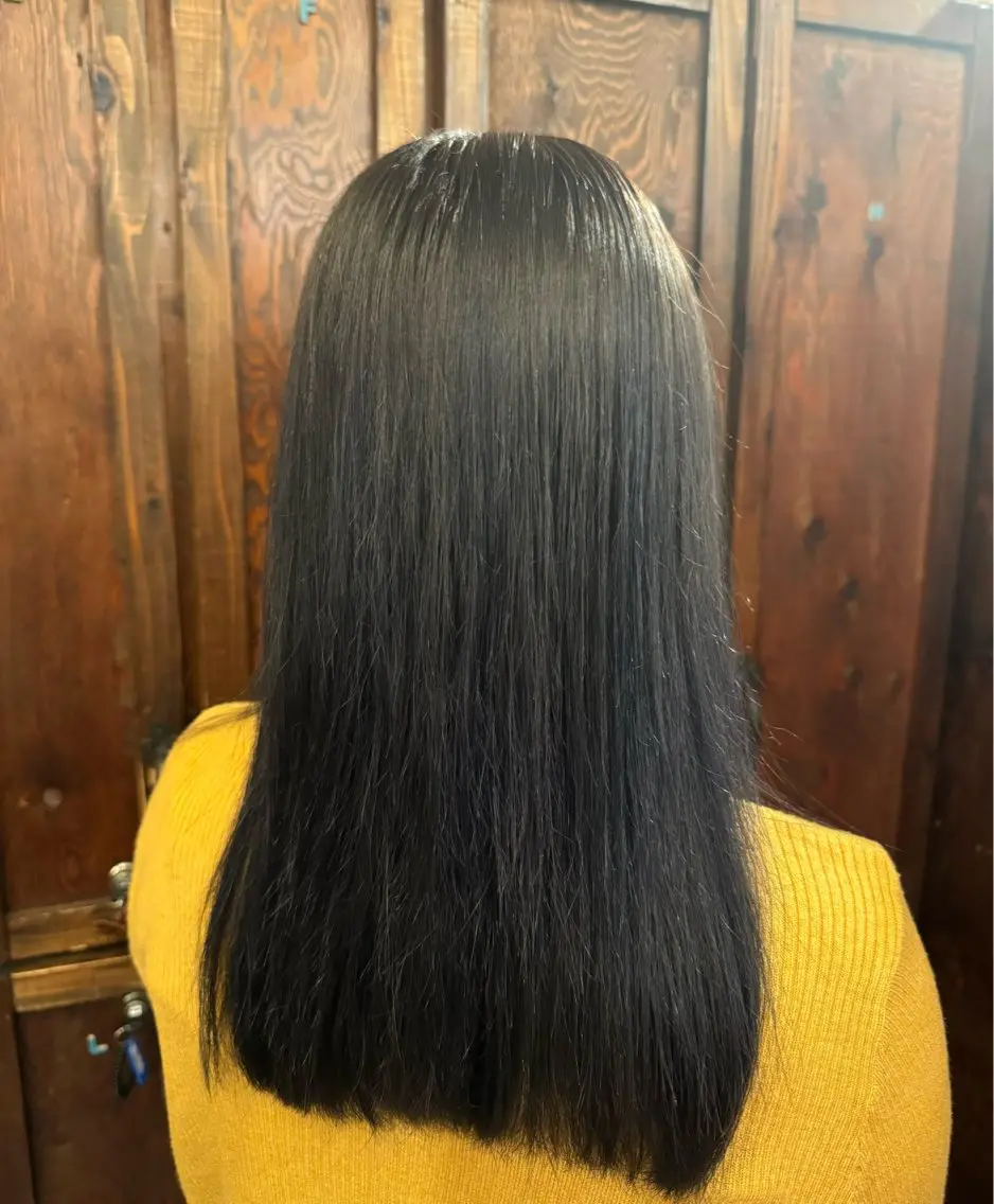 カラー 黒髪 ブルーカラー ブルーブラック 佐瀬 萌生のヘアスタイル