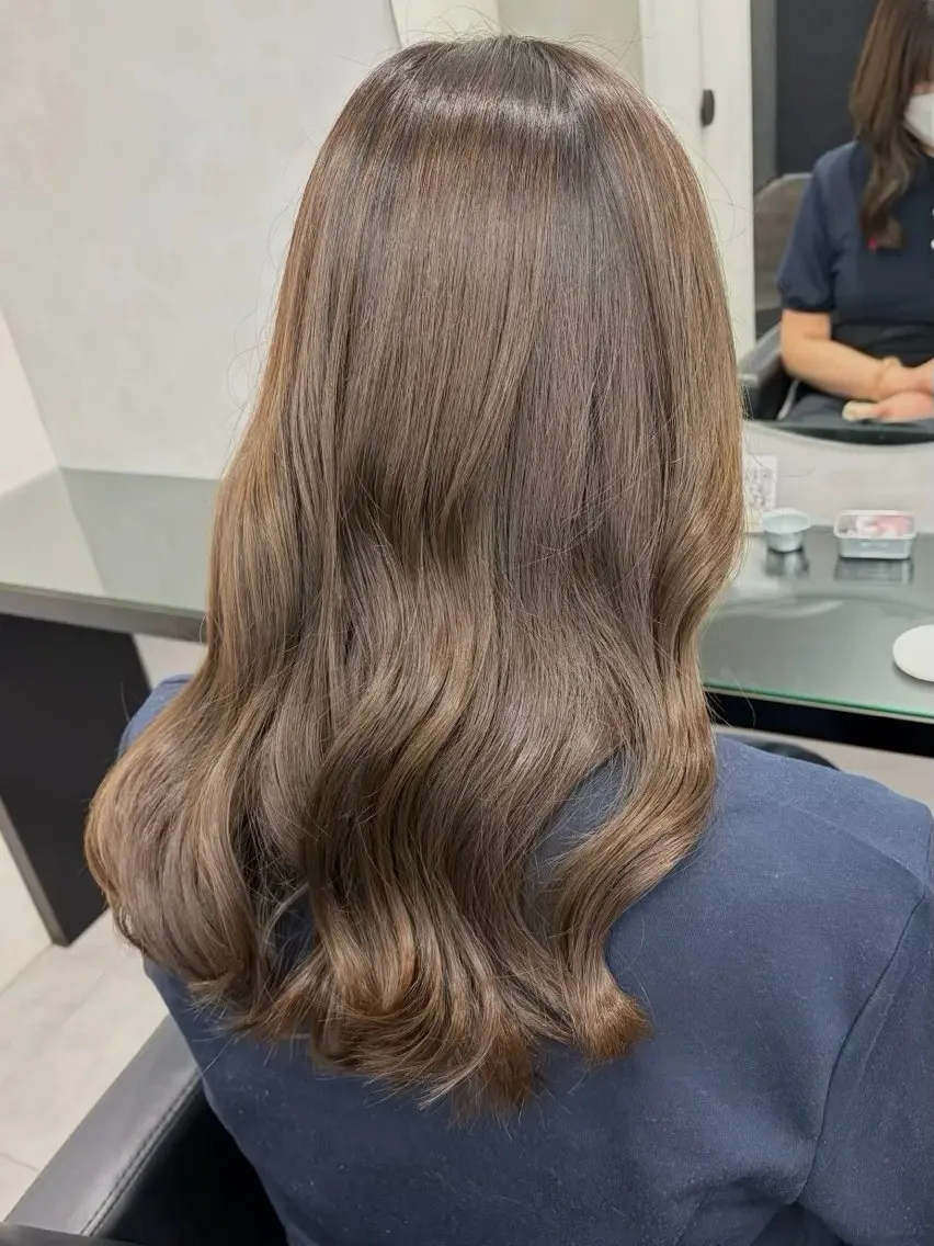 セミロング カット ヘアカラー トリートメント ミルクティーカラー/ レイヤーカットAyaのヘアスタイル
