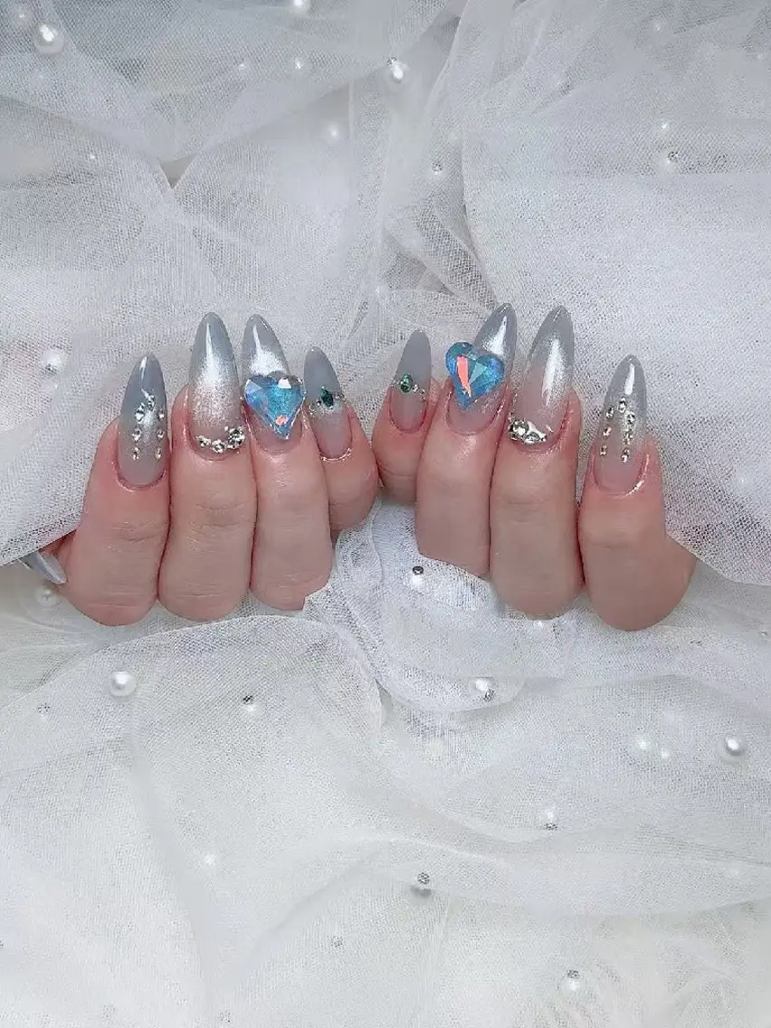 ネイル ENsalon AKIRAのネイルデザイン