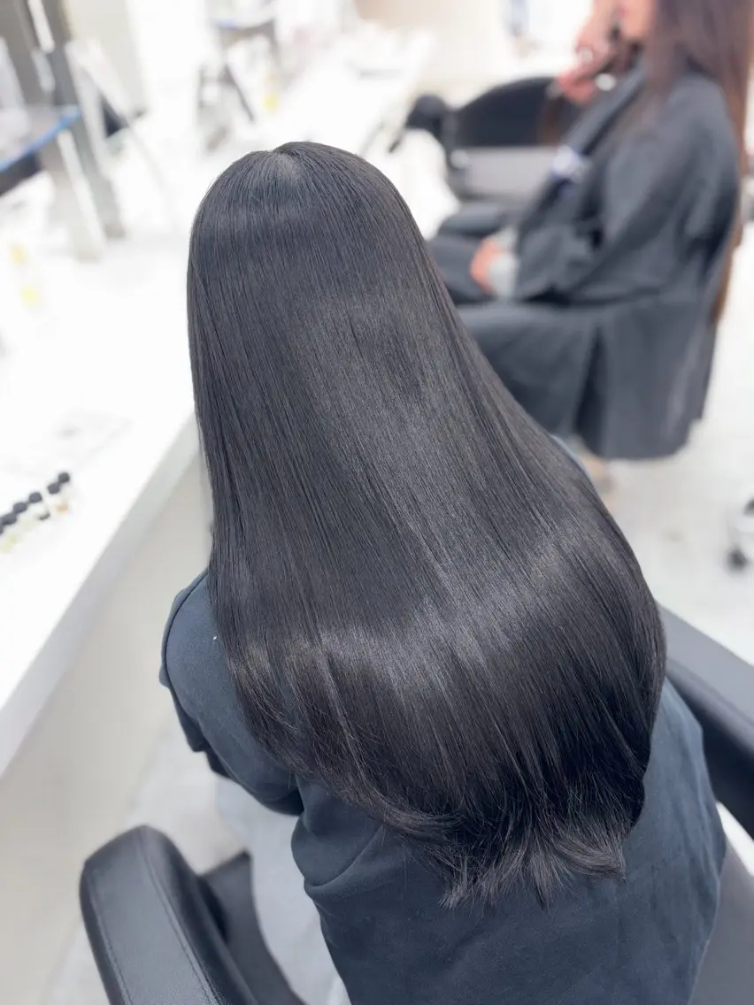 ✨垢抜けたい方へ✨カット+艶カラーの写真