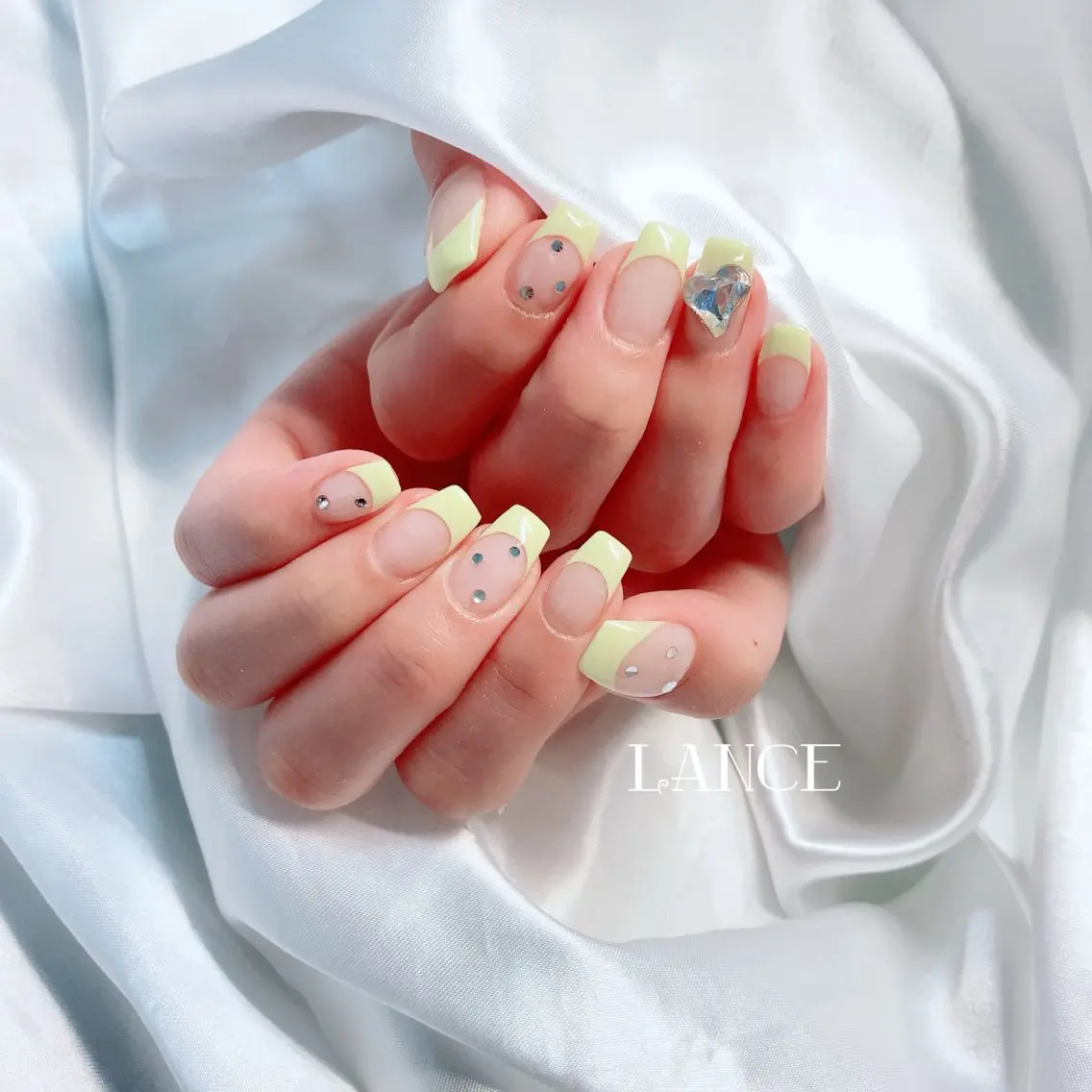 ネイル オーロラネイル フレンチネイル グラデーション キラキラネイル 韓国ネイル ハンドネイル Lance nailのネイルデザイン