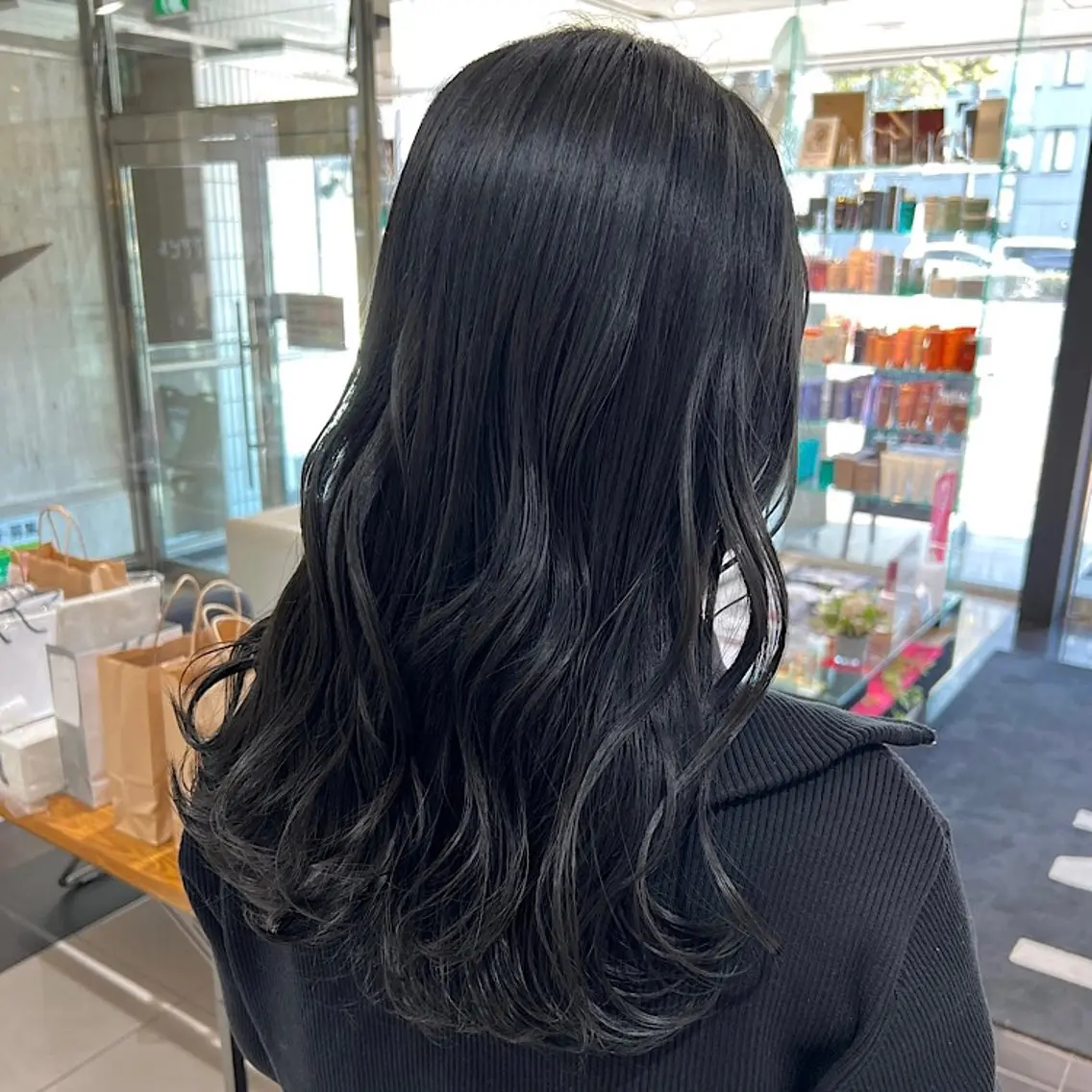セミロング カラー 黒髪 ヘアカラー 赤み消しカラー /透明感カラー 上長のヘアスタイル