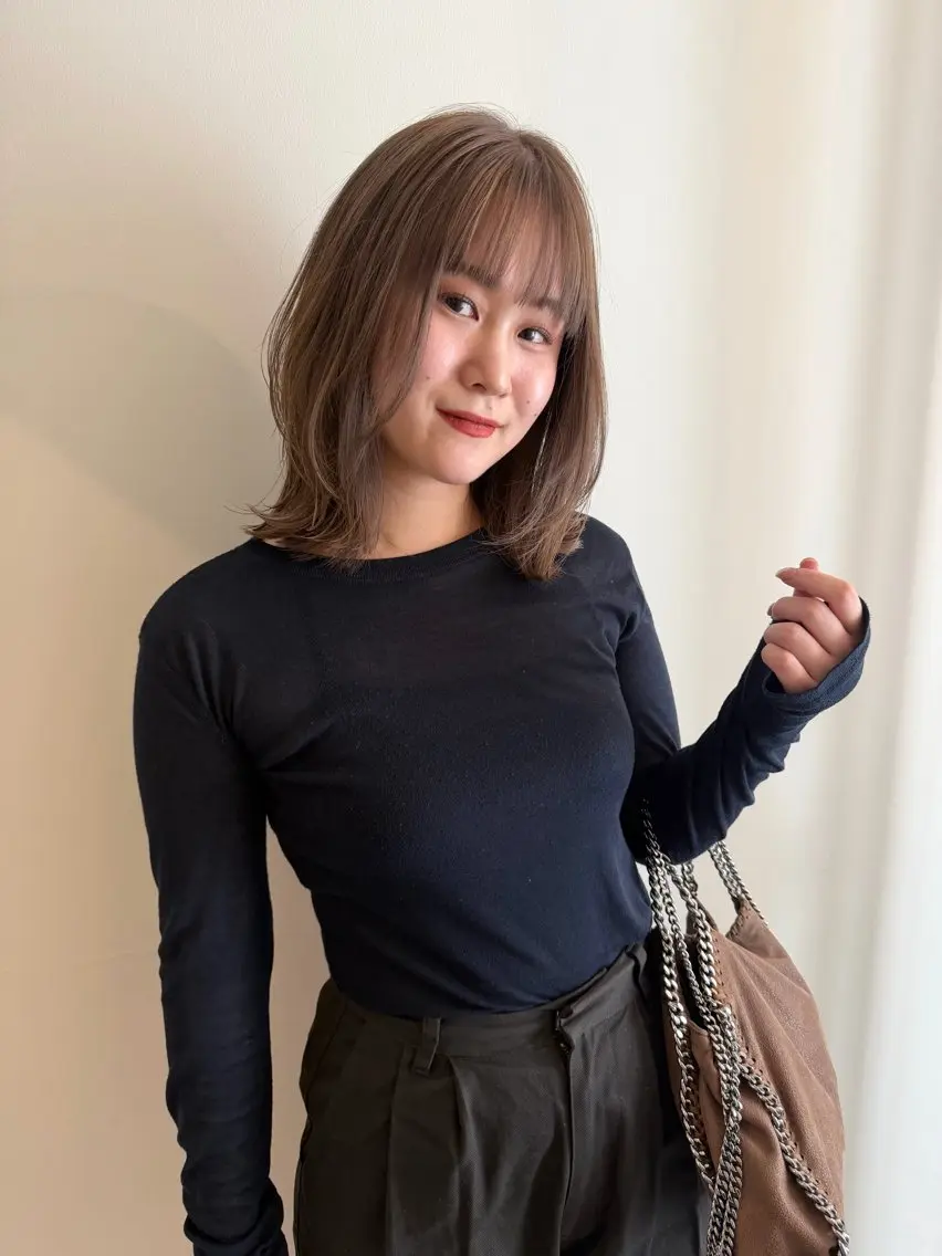 ミディアム カラー ブリーチ グレージュ カット ヘアカラー トリートメント 渋谷 留菜のヘアスタイル