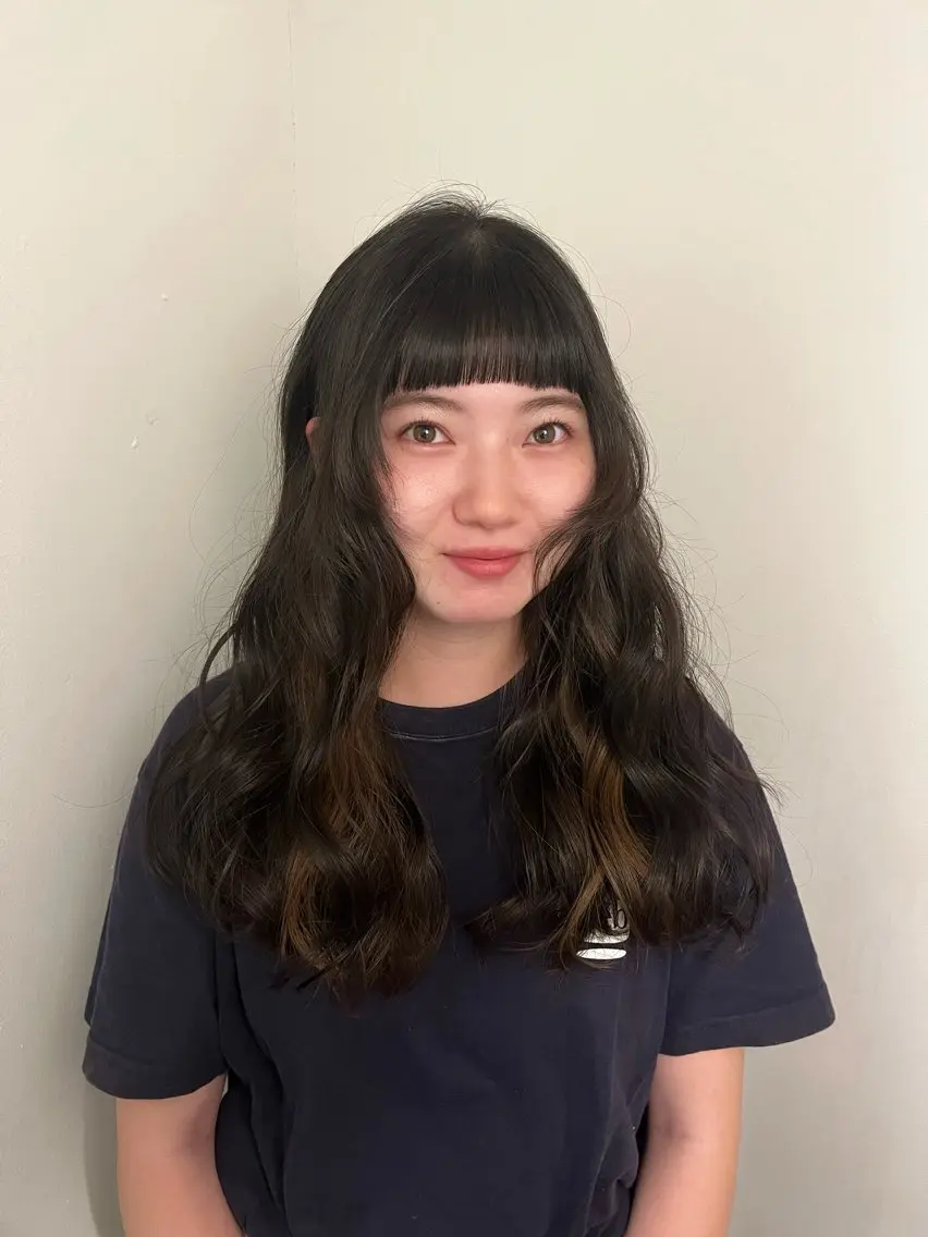 ロング オン眉 Airi 韓国y2k ハイレイヤーのヘアスタイル