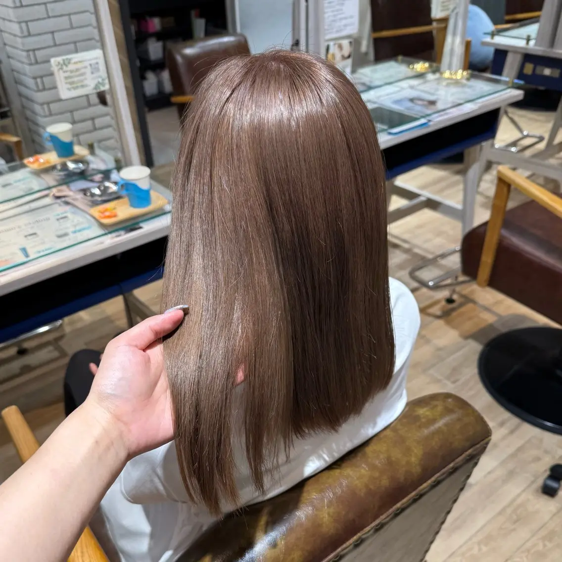 セミロング カラー ブリーチ グレージュ ミルクティーグレージュ カット ヘアカラー トリートメント 🍀ブリーチ/艶カラ ー🍀 コイケのヘアスタイル