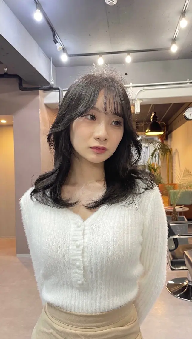 ミディアム カラー レイヤーカット 西村あきやのヘアスタイル