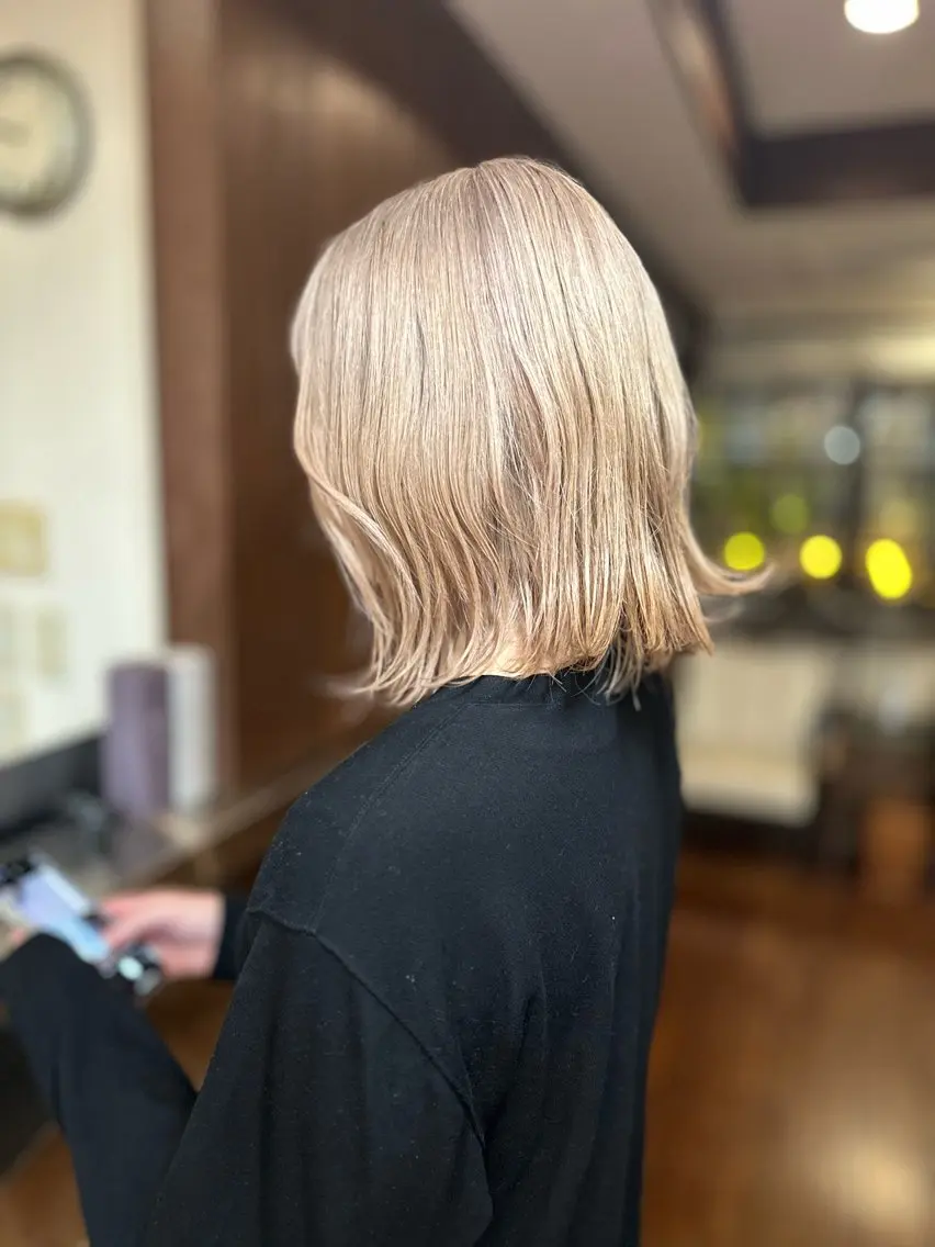 ショート カラー ベージュカラー ブリーチ ホワイトベージュ カット ヘアカラー トリートメント 高木 陽平のヘアスタイル