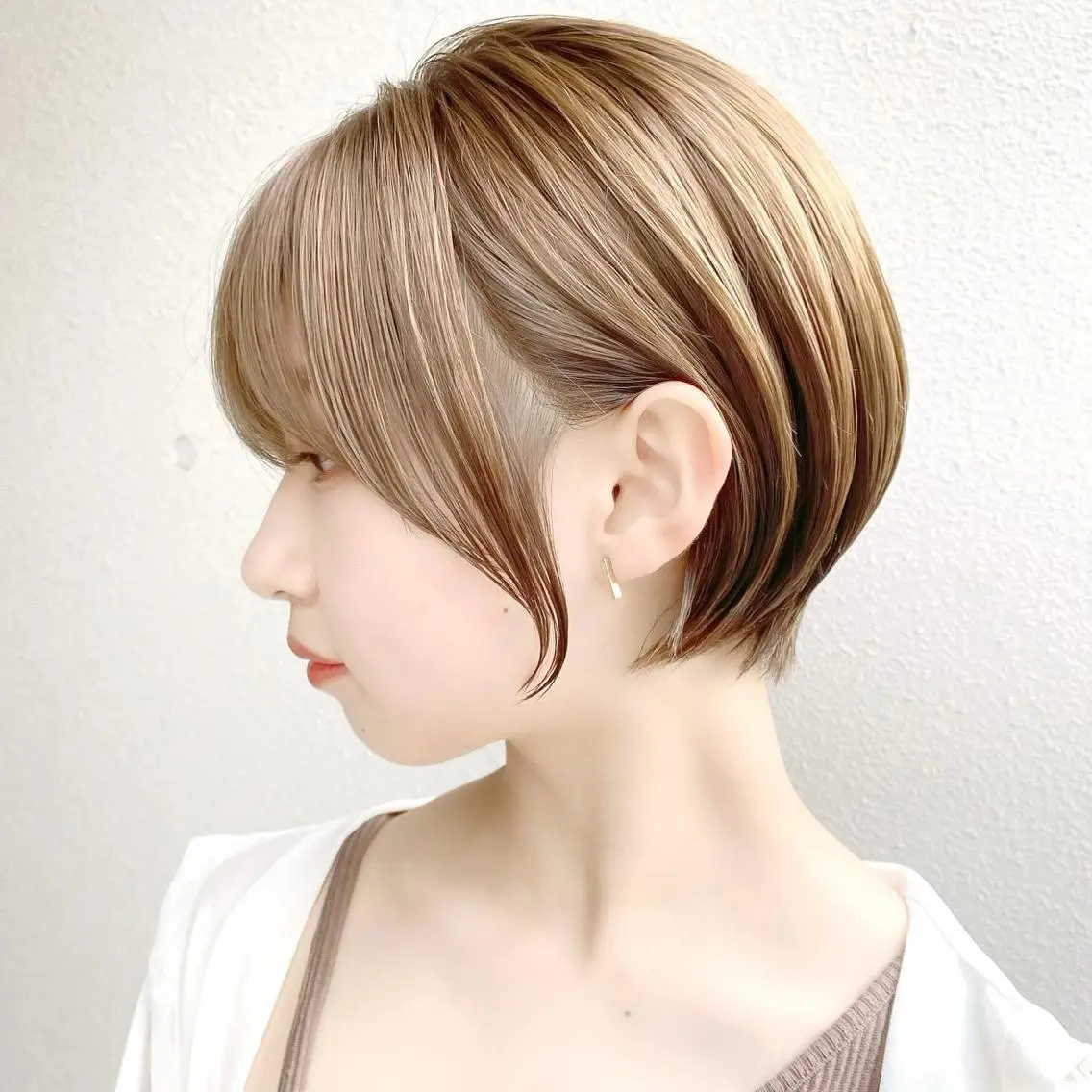 ショート カラー ブリーチ ケアブリーチ ダブルカラー ハイライトカラー イルミナカラー 中北篤志 ショートボブのヘアスタイル