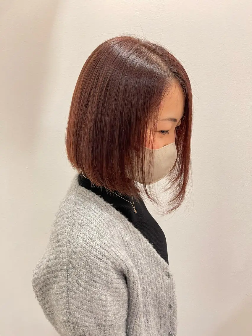 カット＋髪質改善ストレート、ナチュラルな縮毛矯正＋トリートメントの写真