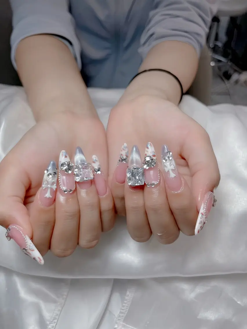 ネイル アートネイル チークネイル ジェルネイル ロングネイル マグネットネイル ハンドネイル Rin Nail 新大久保店のネイルデザイン