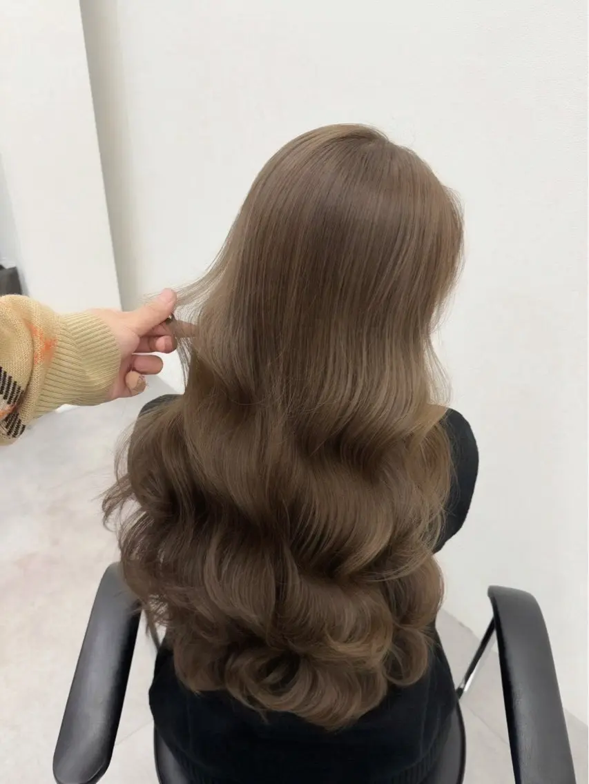 ロング ヘアカラー ioe愛莉 /透明感カラーのヘアスタイル